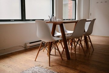 desk-table-wood-chair-floor-home-3260-pxhere.com_